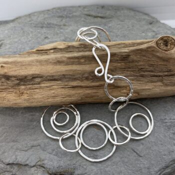 Eccentric circles silver chain bracelet - Image 4