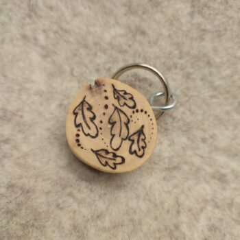 Willow Wooden Disc Pyrography Keyring, Oak Leaf design, Made in Wales - Image 3