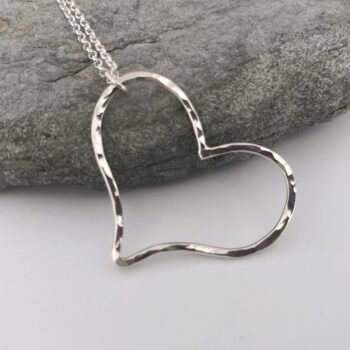 Open heart hammered silver pendant - Image 2