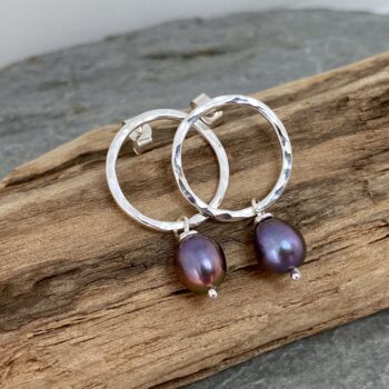 Pearl circle stud earrings - Image 4