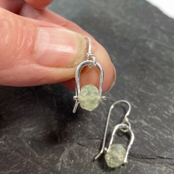 Prehnite and silver small dangly earrings - Image 2