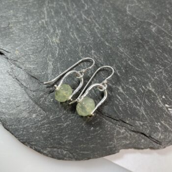 Prehnite and silver small dangly earrings - Image 3