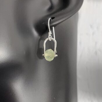 Prehnite and silver small dangly earrings - Image 4