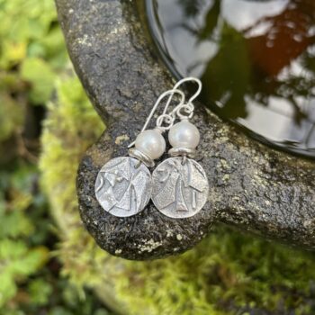 Oxidised silver and white pearl earrings - Image 5