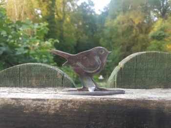 Metal Robin on stand - Image 5