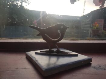 Metal Robin on stand - Image 4