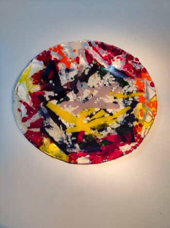 Multicoloured glass plate