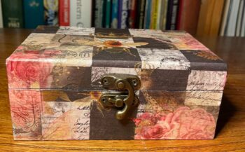 Decoupage Jewellery box 'Royal Bee' - Image 4