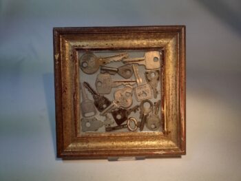 Small keys in resin art