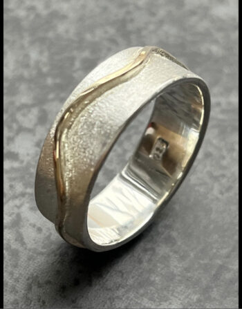 Gold Wave Ring - Image 5