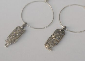 Silver circle and filigree earrings - Image 2