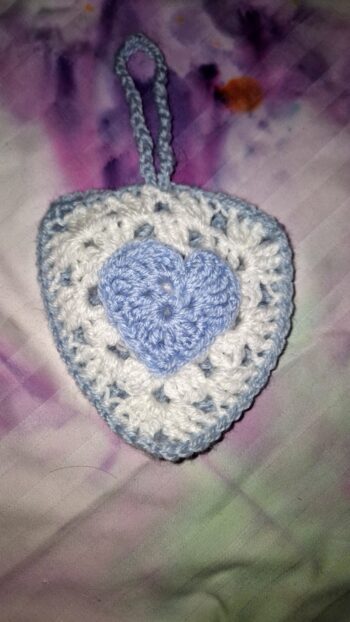 Crochet pouch / pocket blue and white heart