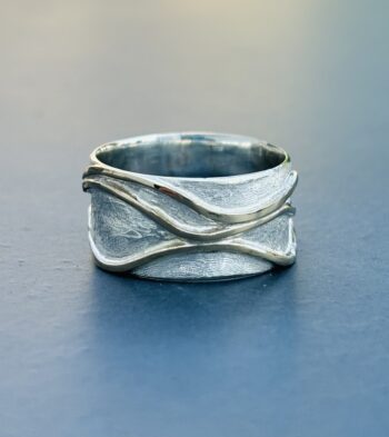 Gold Waves Ring - Image 4