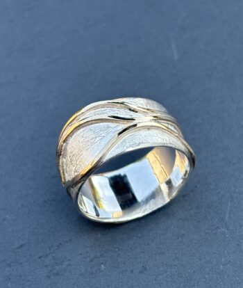 Gold Waves Ring - Image 3