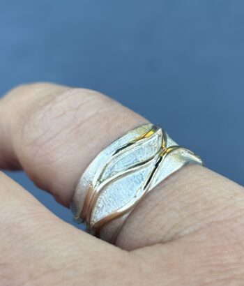 Gold Waves Ring - Image 2