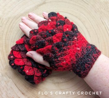 Dragon Scale Fingerless Gloves - Goth